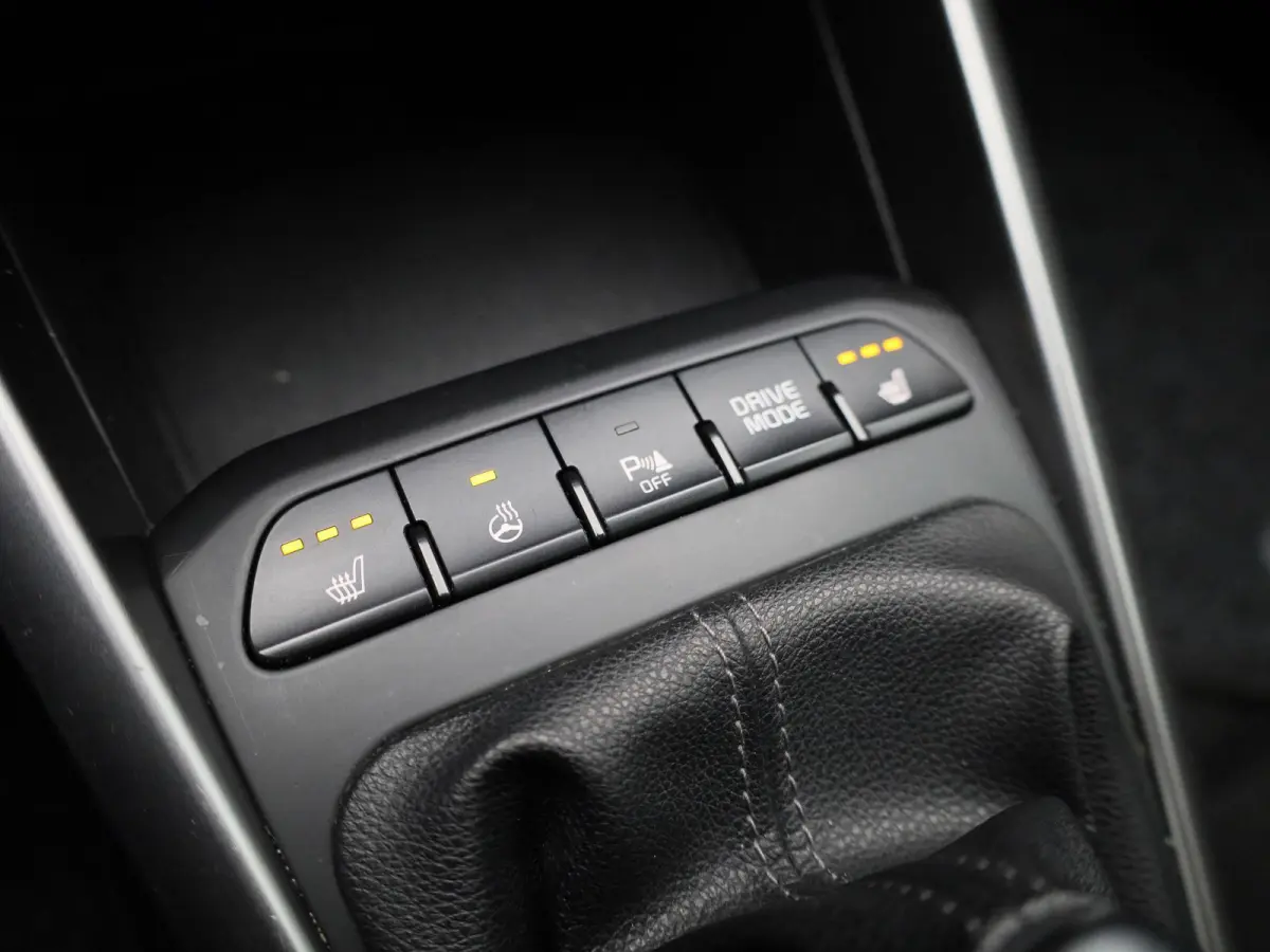 1.0 T-GDi MHEV GT-Line | APPLE CARPLAY | ANDROID AUTO | STOELVERWARMING | STUURVERWARMING | ACHTERUITRIJCAMERA | KEYLESS | NAVIGATIE | DAB RADIO | CRUISE CONTROL | GETINTE RUITEN |