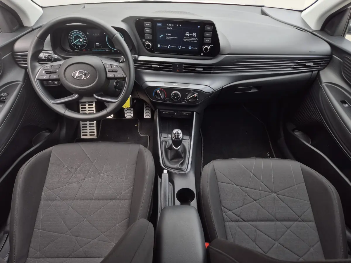 1.0 T-GDI Comfort / Trekhaak vast / Navigatie via Apple Carplay of Android Auto / Airco / Cruise control / Achteruitrijcamera / Draadloze telefoon lader / Parkeersensoren achter /