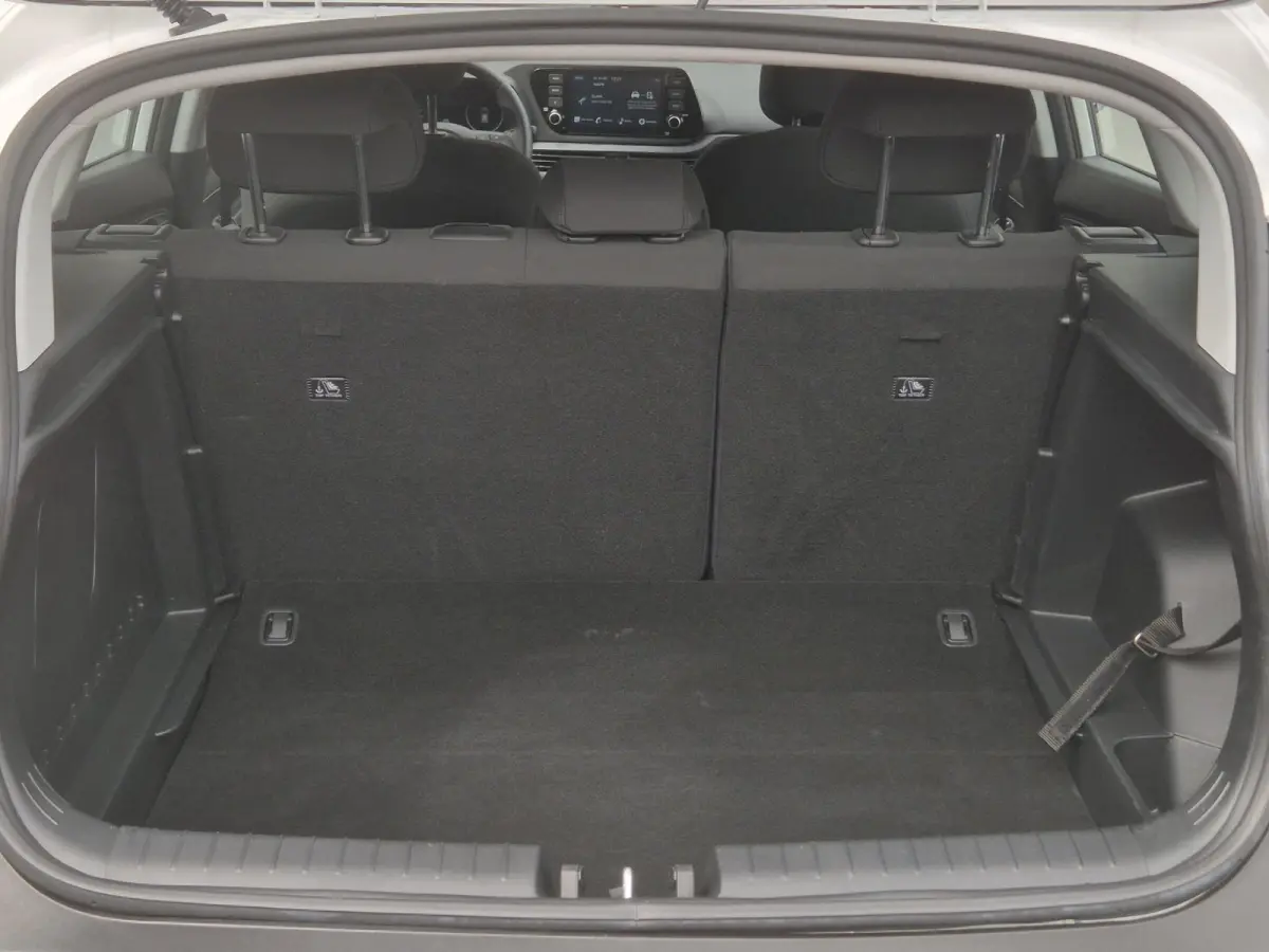 1.0 T-GDI Comfort / Trekhaak vast / Navigatie via Apple Carplay of Android Auto / Airco / Cruise control / Achteruitrijcamera / Draadloze telefoon lader / Parkeersensoren achter /