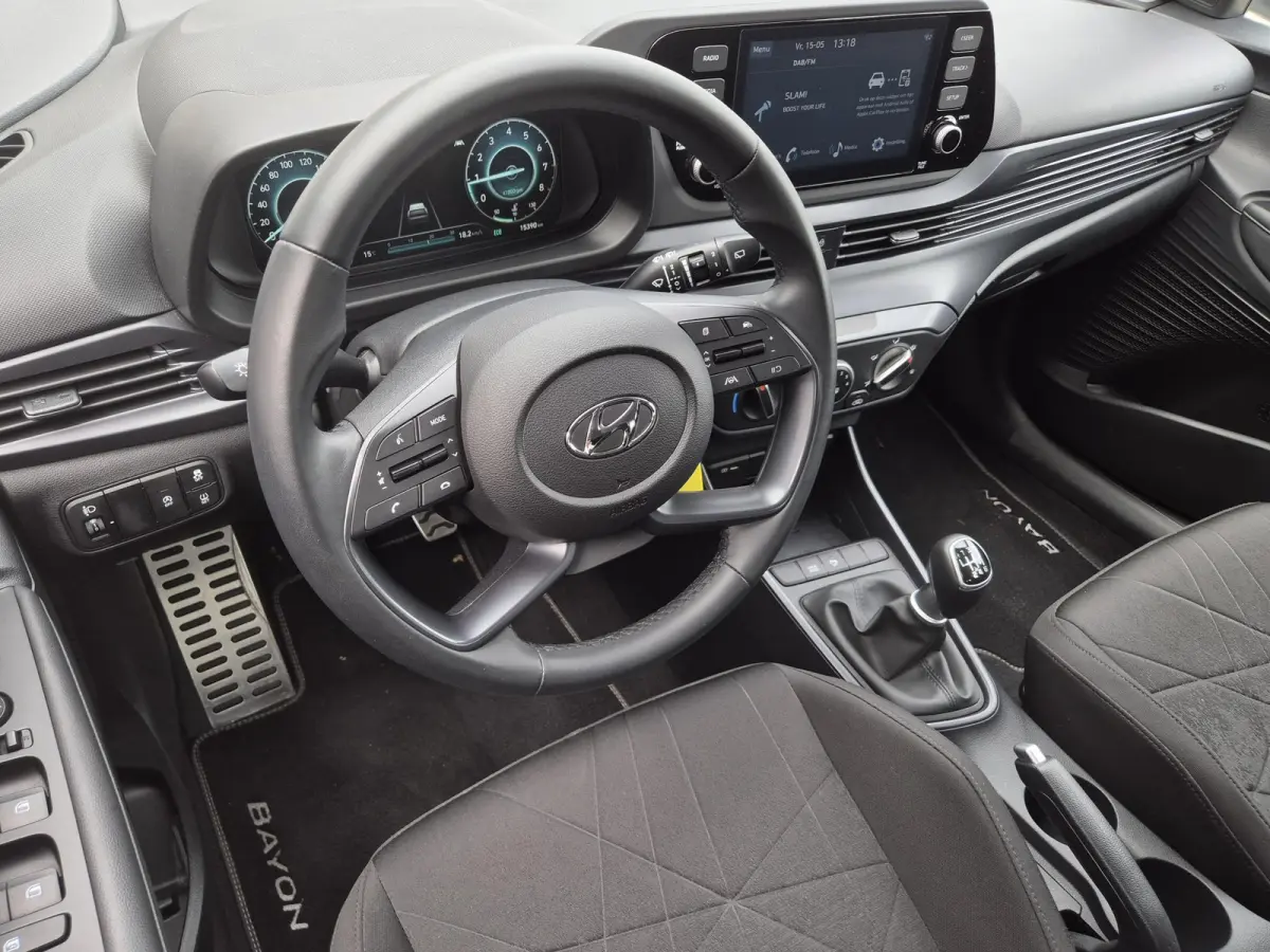 1.0 T-GDI Comfort / Trekhaak vast / Navigatie via Apple Carplay of Android Auto / Airco / Cruise control / Achteruitrijcamera / Draadloze telefoon lader / Parkeersensoren achter /