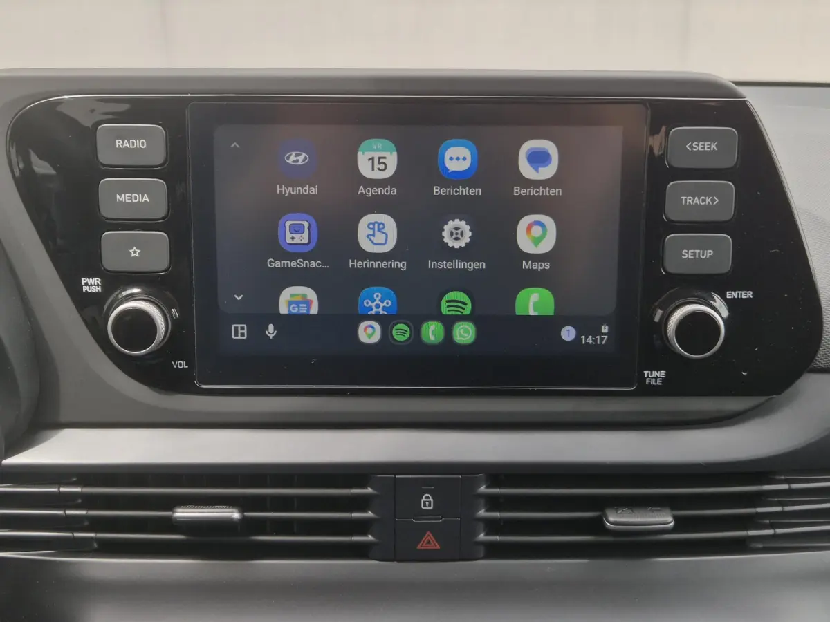 1.0 T-GDI Comfort / Trekhaak vast / Navigatie via Apple Carplay of Android Auto / Airco / Cruise control / Achteruitrijcamera / Draadloze telefoon lader / Parkeersensoren achter /