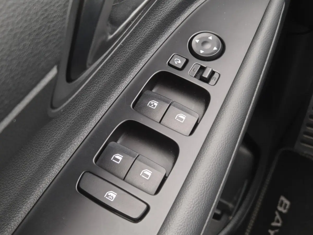 1.0 T-GDI Comfort / Trekhaak vast / Navigatie via Apple Carplay of Android Auto / Airco / Cruise control / Achteruitrijcamera / Draadloze telefoon lader / Parkeersensoren achter /