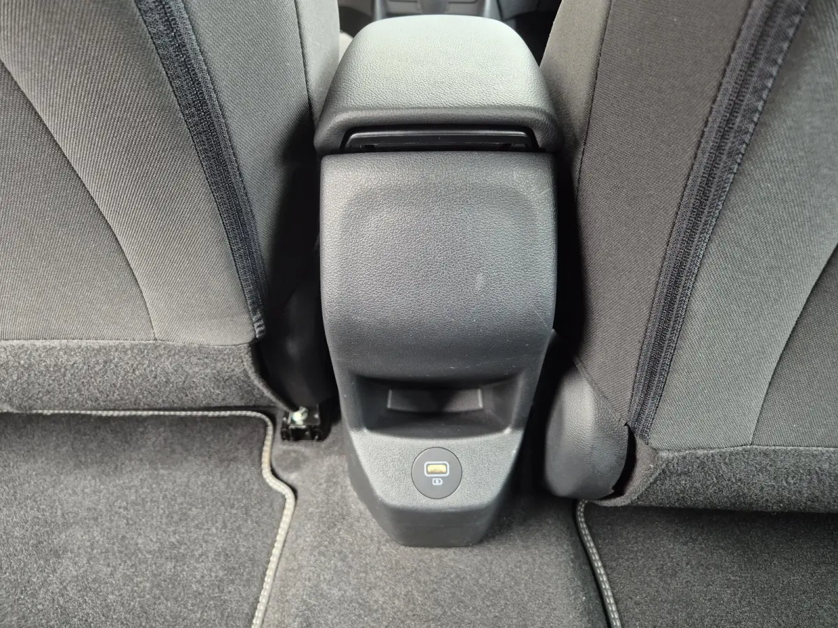 1.0 T-GDI Comfort / Trekhaak vast / Navigatie via Apple Carplay of Android Auto / Airco / Cruise control / Achteruitrijcamera / Draadloze telefoon lader / Parkeersensoren achter /