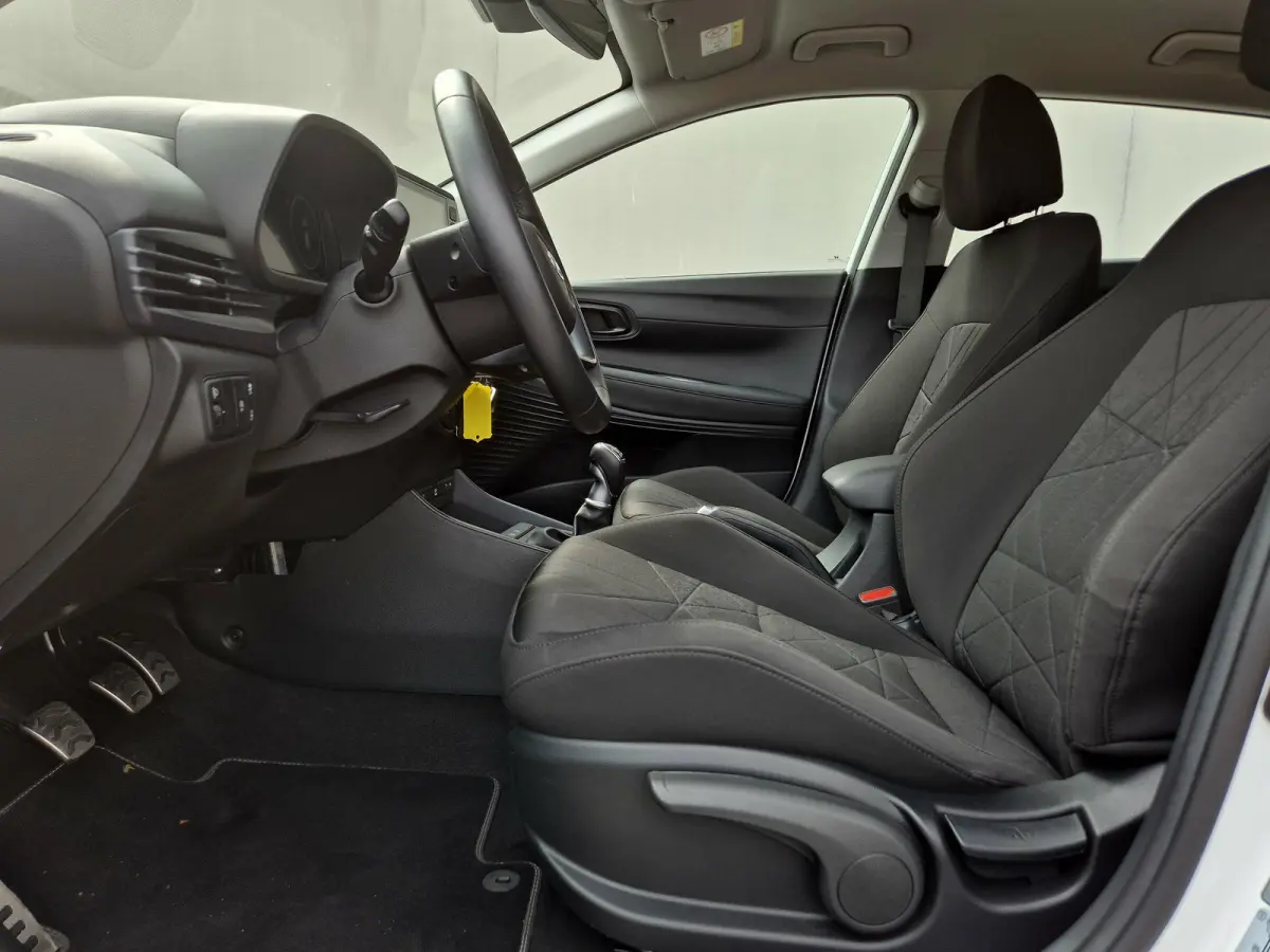 1.0 T-GDI Comfort / Trekhaak vast / Navigatie via Apple Carplay of Android Auto / Airco / Cruise control / Achteruitrijcamera / Draadloze telefoon lader / Parkeersensoren achter /