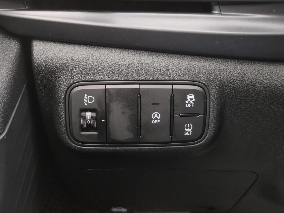 1.0 T-GDI Comfort / Trekhaak vast / Navigatie via Apple Carplay of Android Auto / Airco / Cruise control / Achteruitrijcamera / Draadloze telefoon lader / Parkeersensoren achter /
