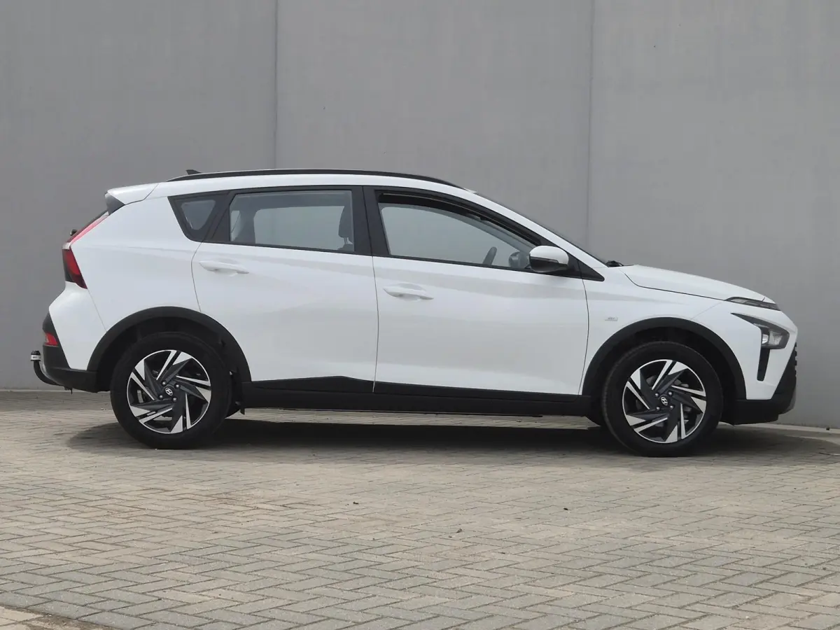1.0 T-GDI Comfort / Trekhaak vast / Navigatie via Apple Carplay of Android Auto / Airco / Cruise control / Achteruitrijcamera / Draadloze telefoon lader / Parkeersensoren achter /
