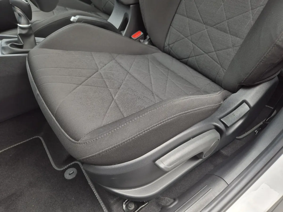 1.0 T-GDI Comfort / Trekhaak vast / Navigatie via Apple Carplay of Android Auto / Airco / Cruise control / Achteruitrijcamera / Draadloze telefoon lader / Parkeersensoren achter /