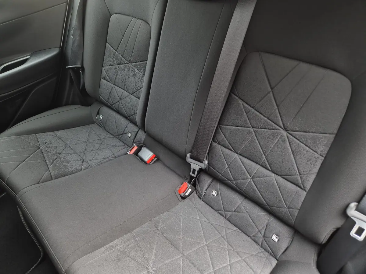 1.0 T-GDI Comfort / Trekhaak vast / Navigatie via Apple Carplay of Android Auto / Airco / Cruise control / Achteruitrijcamera / Draadloze telefoon lader / Parkeersensoren achter /