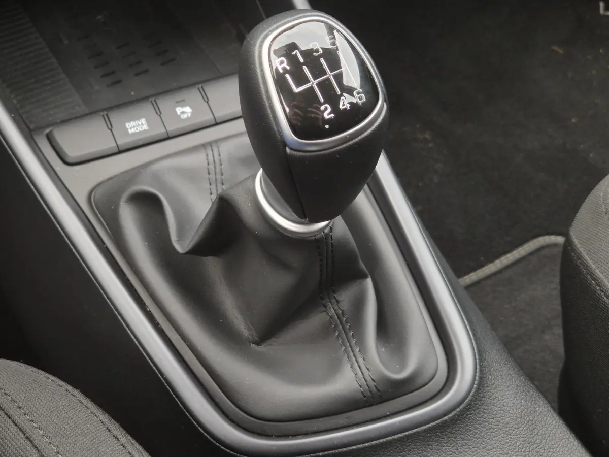 1.0 T-GDI Comfort / Trekhaak vast / Navigatie via Apple Carplay of Android Auto / Airco / Cruise control / Achteruitrijcamera / Draadloze telefoon lader / Parkeersensoren achter /