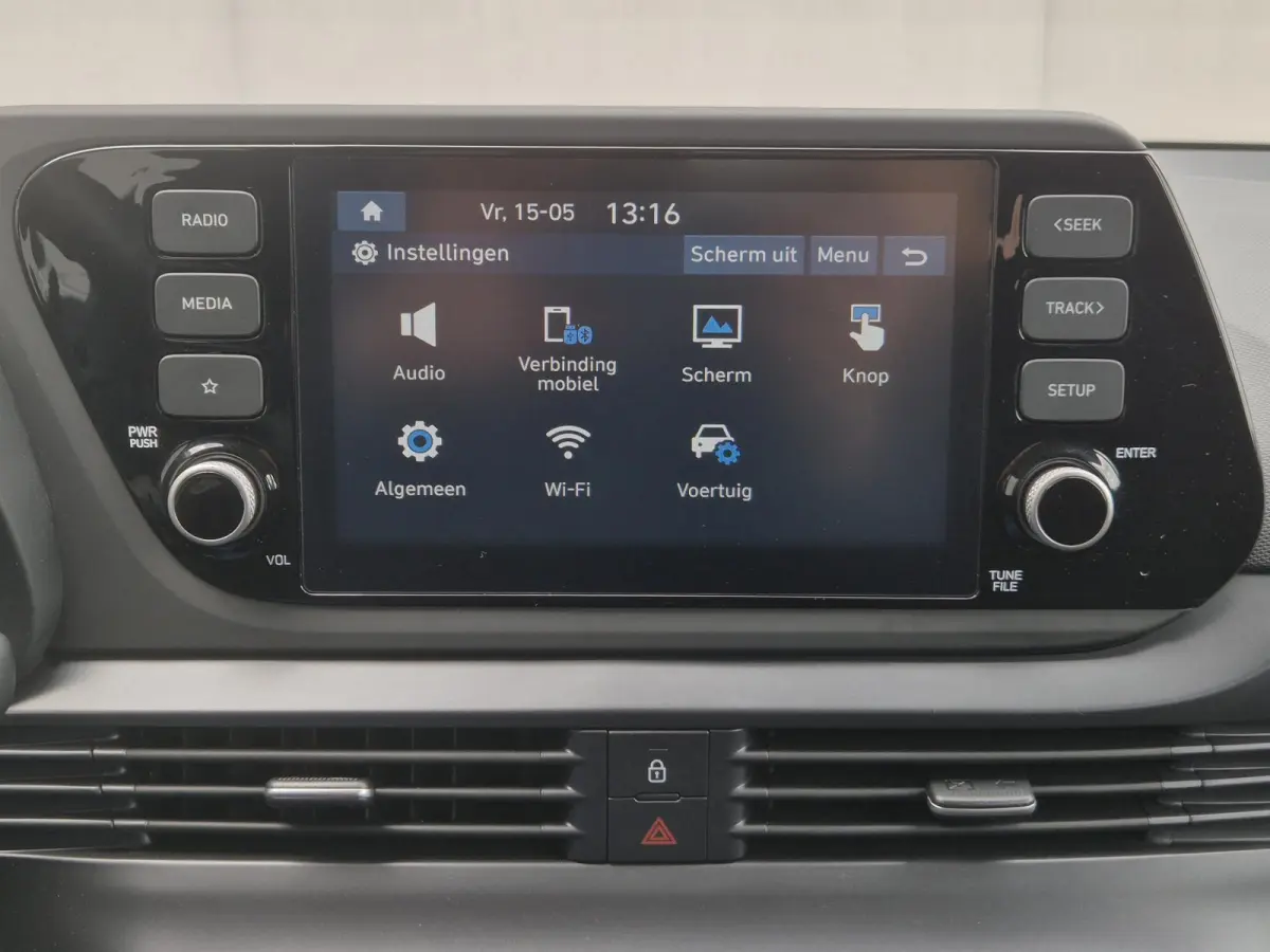 1.0 T-GDI Comfort / Trekhaak vast / Navigatie via Apple Carplay of Android Auto / Airco / Cruise control / Achteruitrijcamera / Draadloze telefoon lader / Parkeersensoren achter /