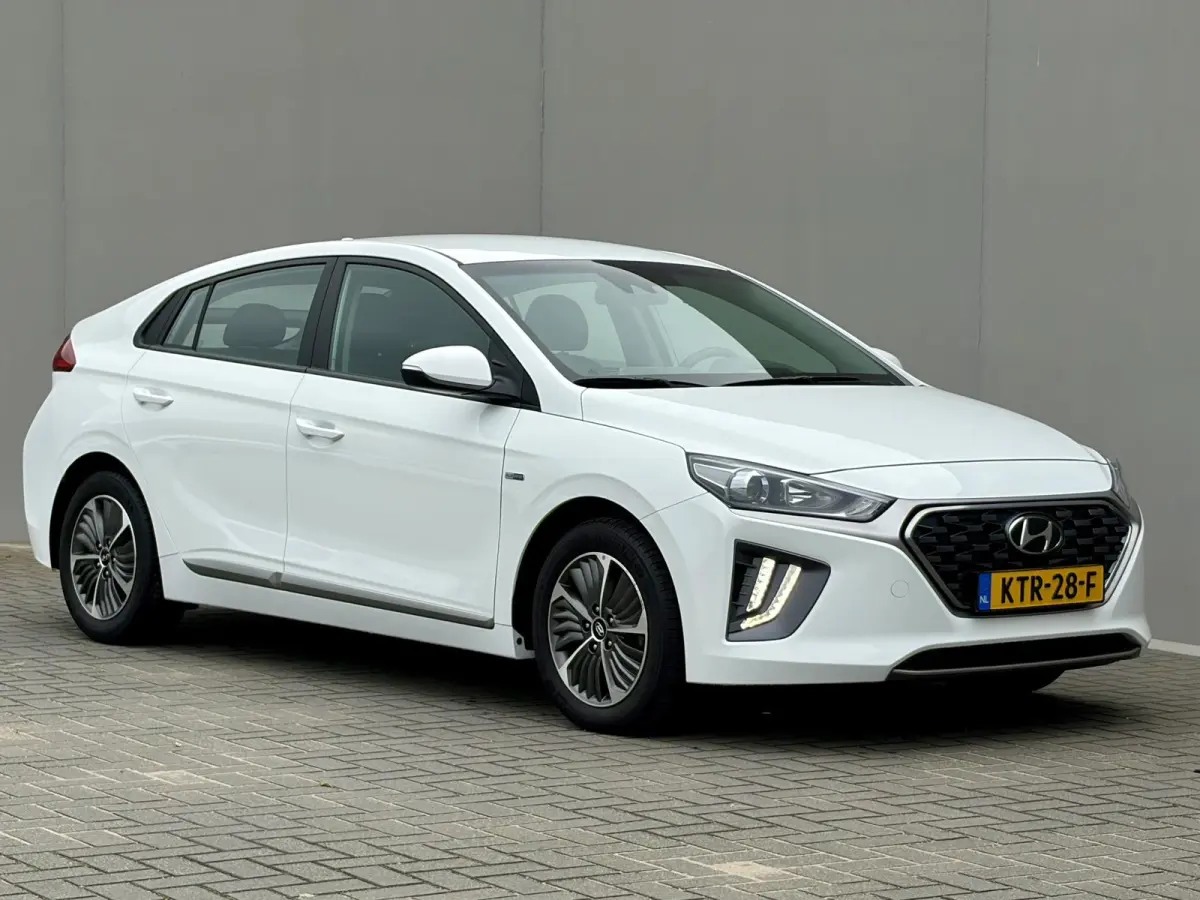 1.6 GDi Comfort - Plus / Dealer Onderhouden / Stuur- & Stoelverwarming / Navigatie via Apple Carplay of Android Auto / Achteruitrijcamera / Cruise control / Parkeersensoren achter / Climate 