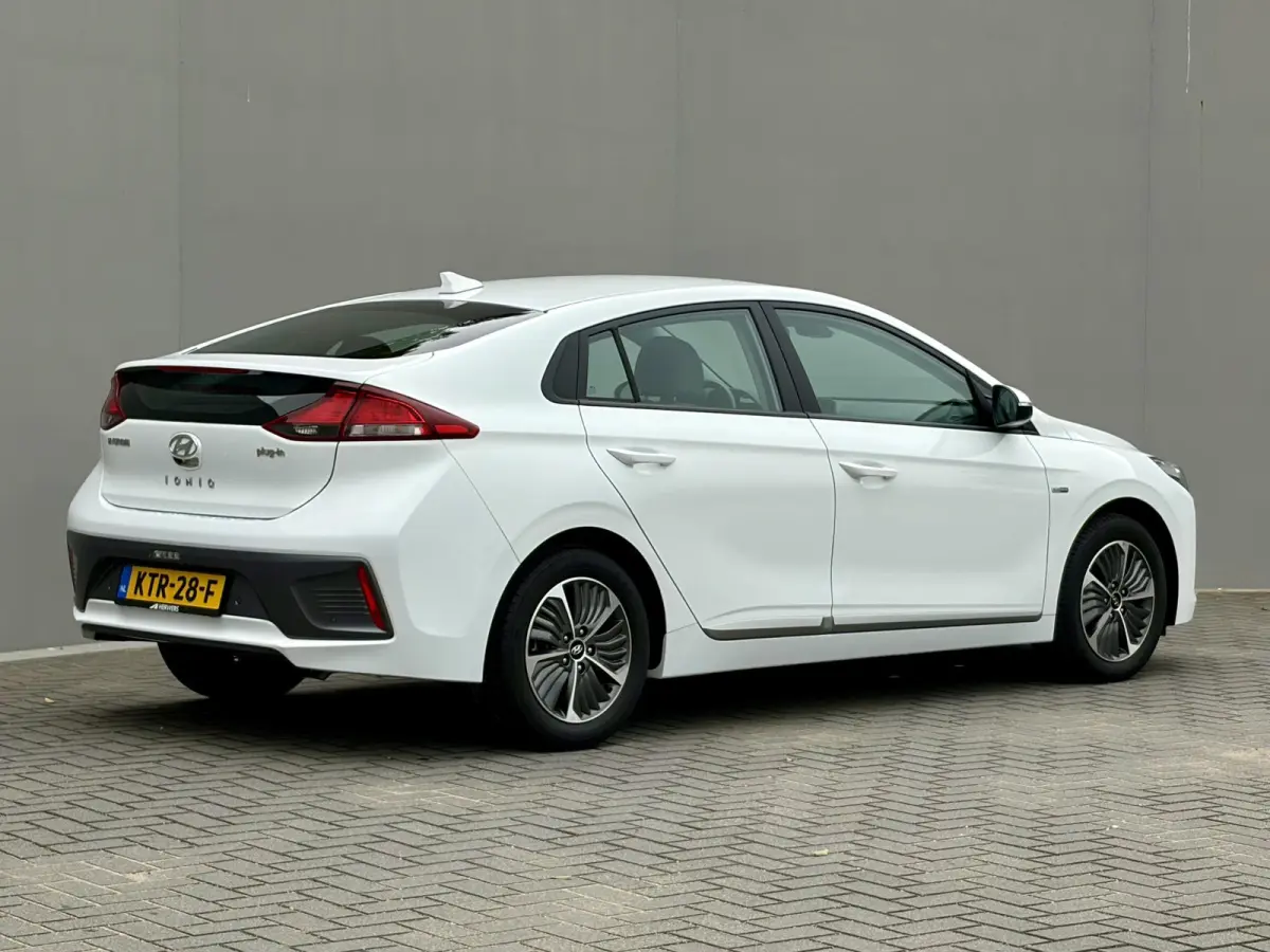 1.6 GDi Comfort - Plus / Dealer Onderhouden / Stuur- & Stoelverwarming / Navigatie via Apple Carplay of Android Auto / Achteruitrijcamera / Cruise control / Parkeersensoren achter / Climate 