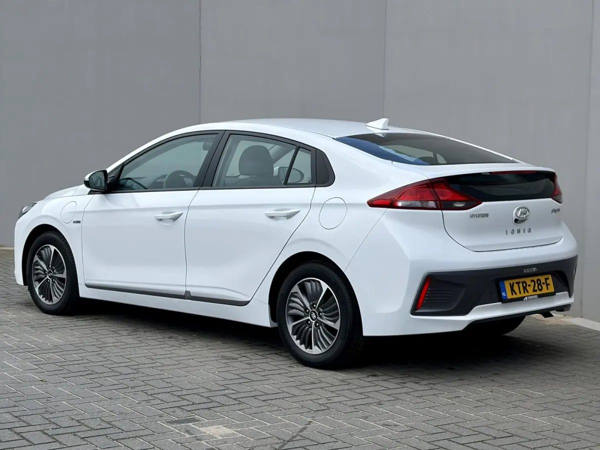 1.6 GDi Comfort - Plus / Dealer Onderhouden / Stuur- & Stoelverwarming / Navigatie via Apple Carplay of Android Auto / Achteruitrijcamera / Cruise control / Parkeersensoren achter / Climate 