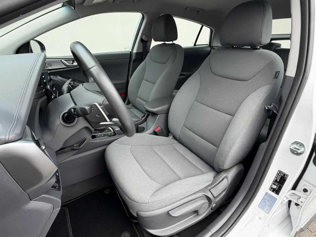 1.6 GDi Comfort - Plus / Dealer Onderhouden / Stuur- & Stoelverwarming / Navigatie via Apple Carplay of Android Auto / Achteruitrijcamera / Cruise control / Parkeersensoren achter / Climate 