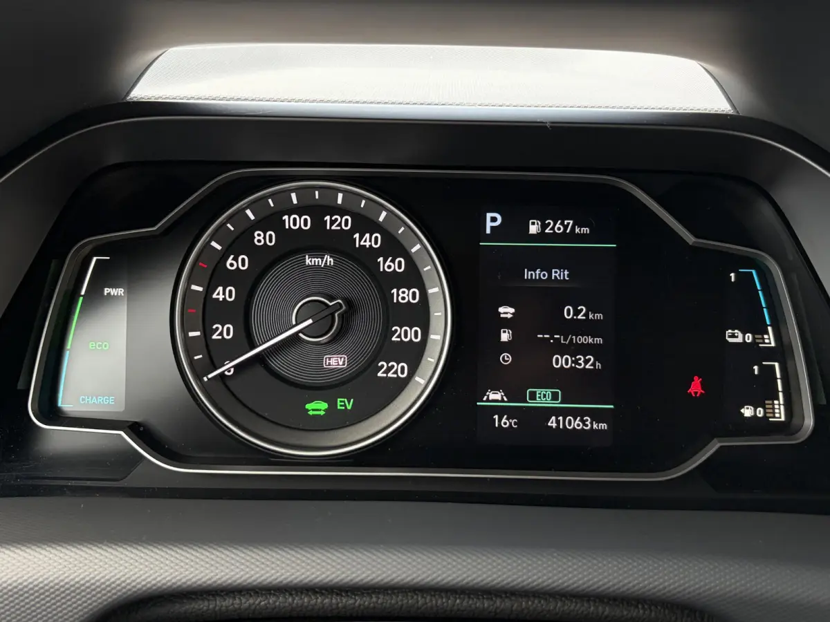 1.6 GDi Comfort - Plus / Dealer Onderhouden / Stuur- & Stoelverwarming / Navigatie via Apple Carplay of Android Auto / Achteruitrijcamera / Cruise control / Parkeersensoren achter / Climate 