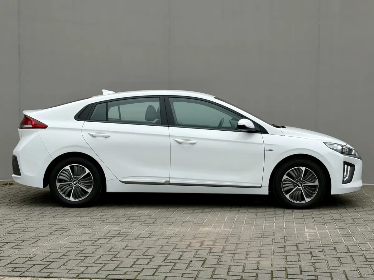 1.6 GDi Comfort - Plus / Dealer Onderhouden / Stuur- & Stoelverwarming / Navigatie via Apple Carplay of Android Auto / Achteruitrijcamera / Cruise control / Parkeersensoren achter / Climate 