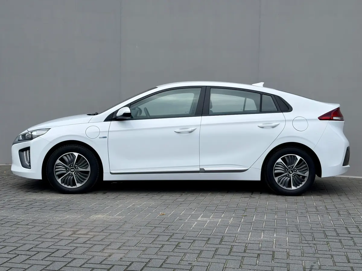 1.6 GDi Comfort - Plus / Dealer Onderhouden / Stuur- & Stoelverwarming / Navigatie via Apple Carplay of Android Auto / Achteruitrijcamera / Cruise control / Parkeersensoren achter / Climate 