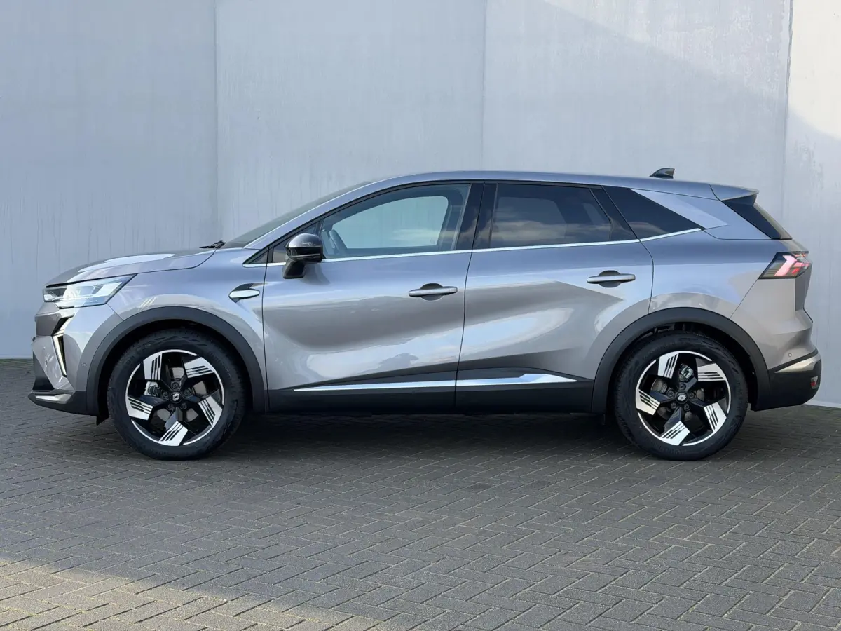 1.6 E-Tech full hybrid 145 techno / Fabrieksgarantie tot 04-2027 / Adaptieve Cruise / Camera / Navigatie / Elektr. Achterklep / Dodehoek Detectie / Apple Carplay & Android Auto /