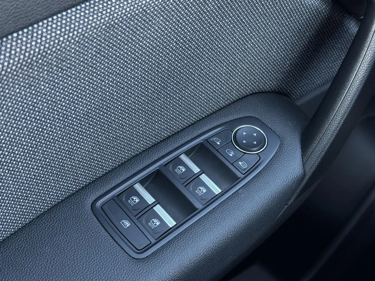 1.6 E-Tech full hybrid 145 techno / Fabrieksgarantie tot 04-2027 / Adaptieve Cruise / Camera / Navigatie / Elektr. Achterklep / Dodehoek Detectie / Apple Carplay & Android Auto /
