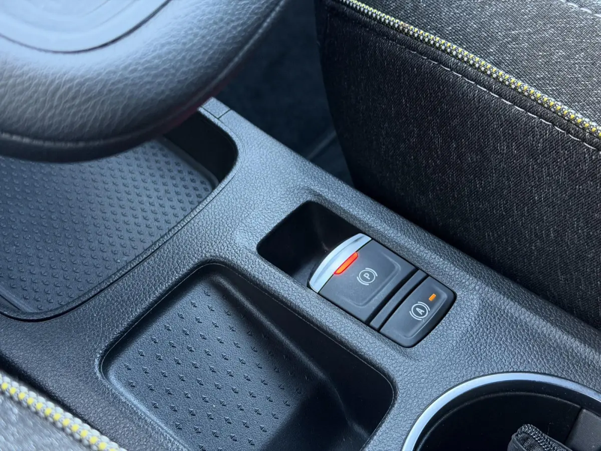 1.6 E-Tech full hybrid 145 techno / Fabrieksgarantie tot 04-2027 / Adaptieve Cruise / Camera / Navigatie / Elektr. Achterklep / Dodehoek Detectie / Apple Carplay & Android Auto /