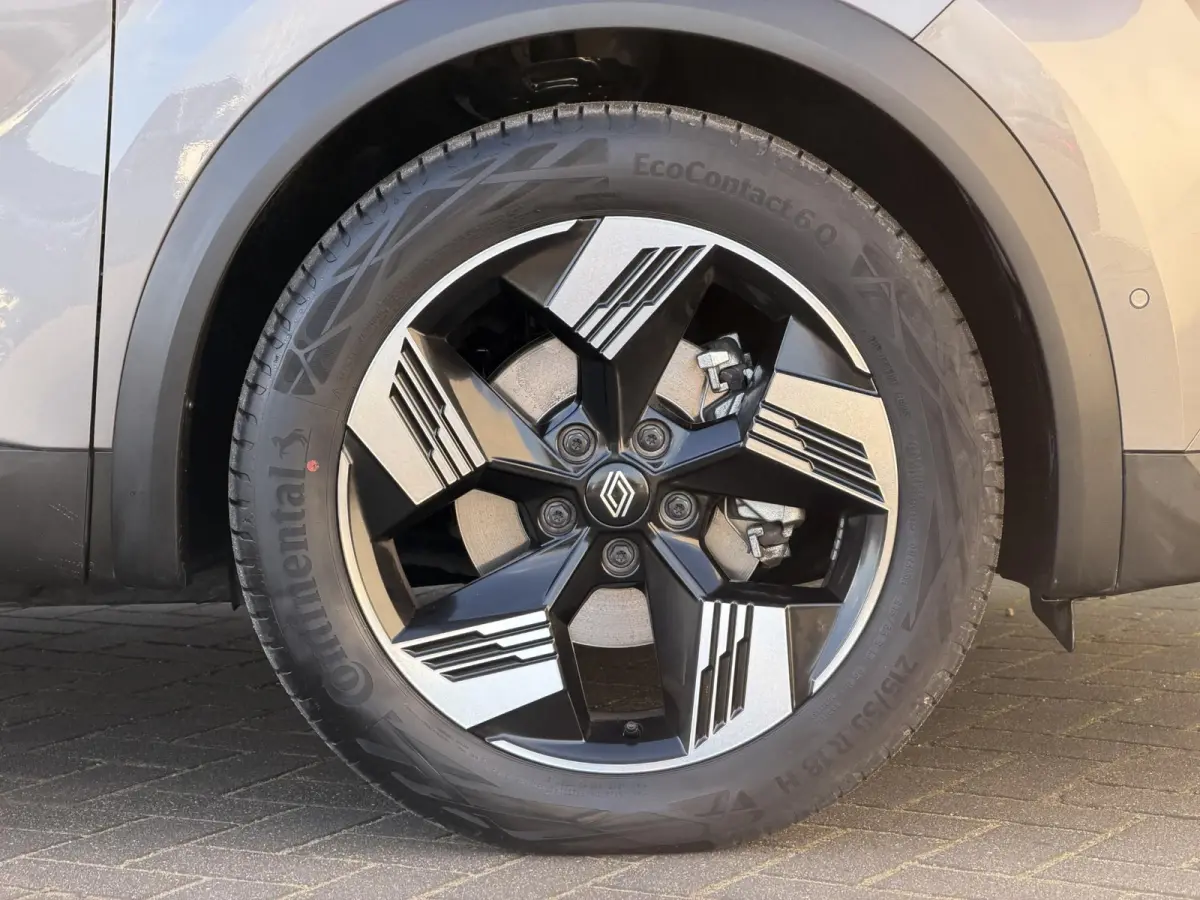 1.6 E-Tech full hybrid 145 techno / Fabrieksgarantie tot 04-2027 / Adaptieve Cruise / Camera / Navigatie / Elektr. Achterklep / Dodehoek Detectie / Apple Carplay & Android Auto /