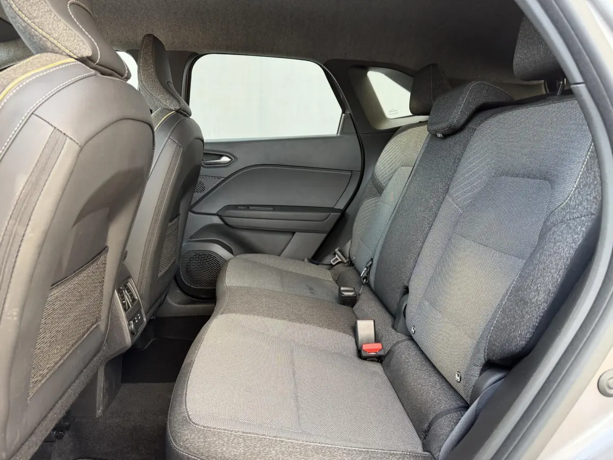 1.6 E-Tech full hybrid 145 techno / Fabrieksgarantie tot 04-2027 / Adaptieve Cruise / Camera / Navigatie / Elektr. Achterklep / Dodehoek Detectie / Apple Carplay & Android Auto /