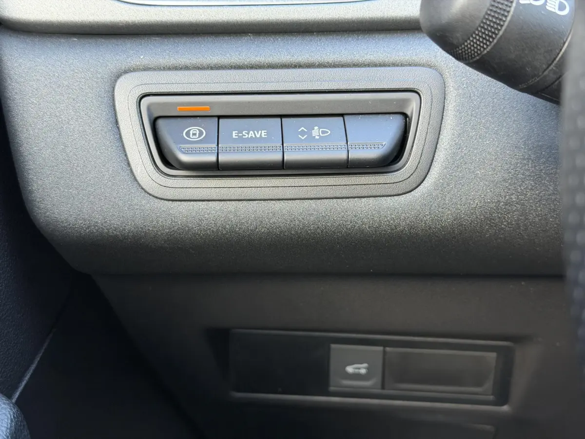 1.6 E-Tech full hybrid 145 techno / Fabrieksgarantie tot 04-2027 / Adaptieve Cruise / Camera / Navigatie / Elektr. Achterklep / Dodehoek Detectie / Apple Carplay & Android Auto /