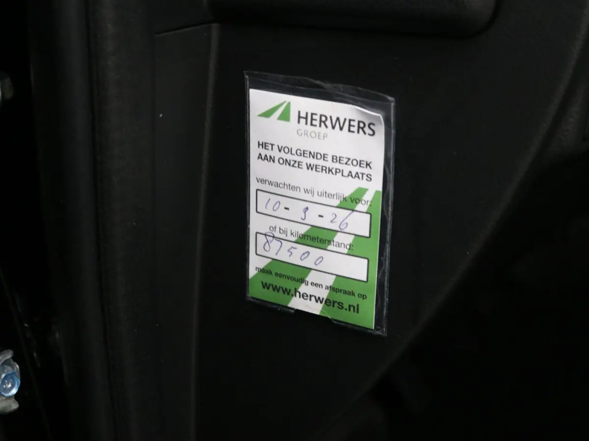 2.4 PHEV Pure / Stoelverwarming / Navigatie via Android Auto/Apple Carplay / Cruise Control / Achteruit Rij Camera / Trekhaak / 1500 kg Trekgewicht / Dealeronderhouden / / Stoelverwarming / 