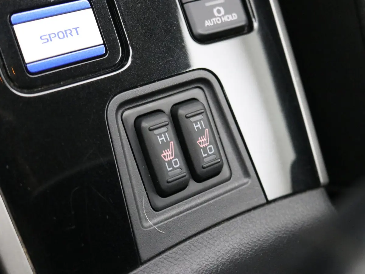 2.4 PHEV Pure / Stoelverwarming / Navigatie via Android Auto/Apple Carplay / Cruise Control / Achteruit Rij Camera / Trekhaak / 1500 kg Trekgewicht / Dealeronderhouden / / Stoelverwarming / 
