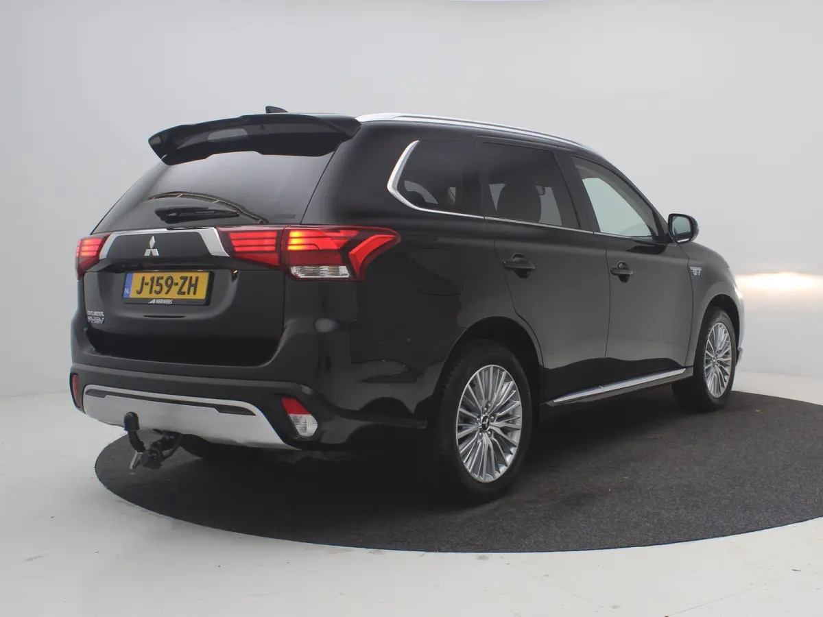 2.4 PHEV Pure / Stoelverwarming / Navigatie via Android Auto/Apple Carplay / Cruise Control / Achteruit Rij Camera / Trekhaak / 1500 kg Trekgewicht / Dealeronderhouden / / Stoelverwarming / 