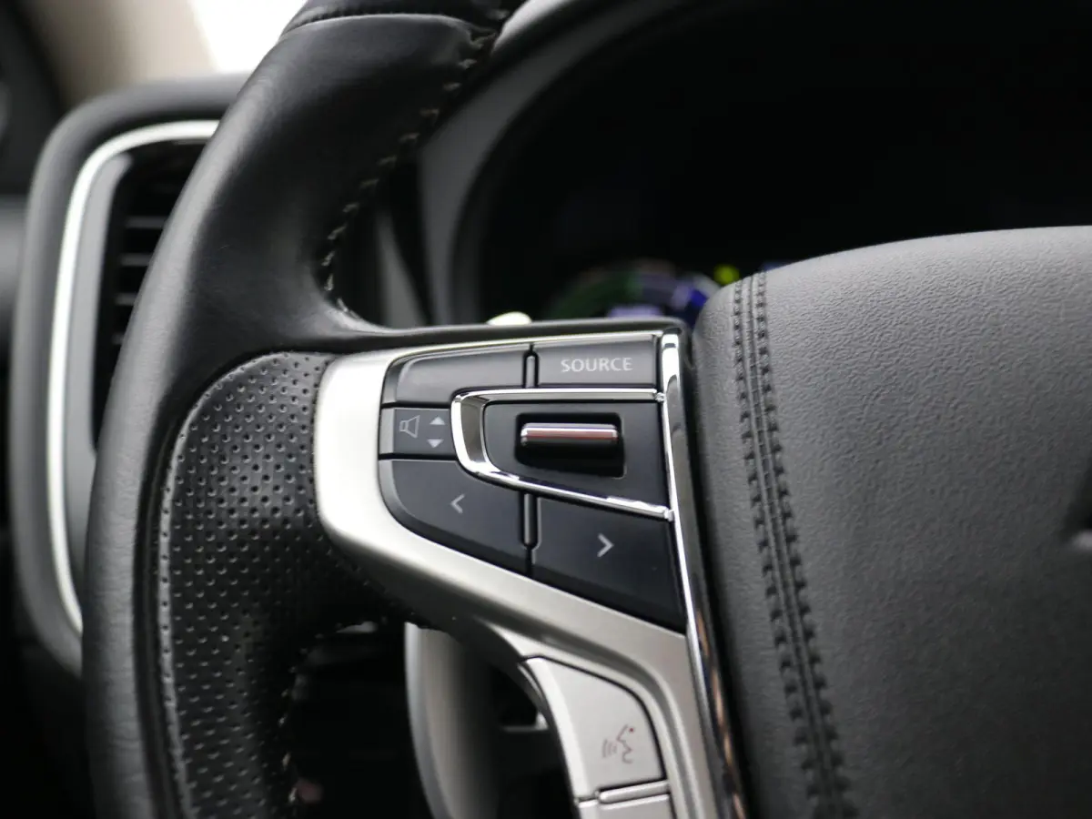 2.4 PHEV Pure / Stoelverwarming / Navigatie via Android Auto/Apple Carplay / Cruise Control / Achteruit Rij Camera / Trekhaak / 1500 kg Trekgewicht / Dealeronderhouden / / Stoelverwarming / 