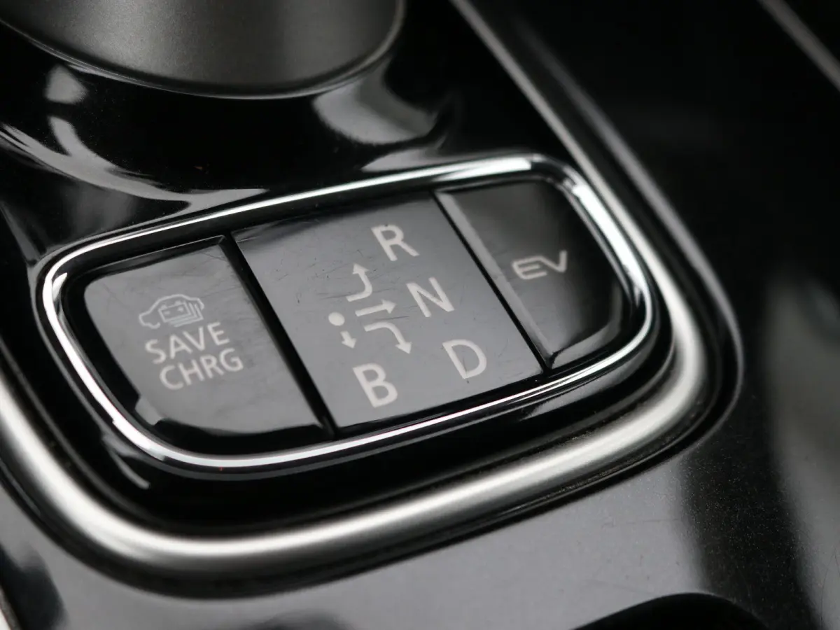 2.4 PHEV Pure / Stoelverwarming / Navigatie via Android Auto/Apple Carplay / Cruise Control / Achteruit Rij Camera / Trekhaak / 1500 kg Trekgewicht / Dealeronderhouden / / Stoelverwarming / 