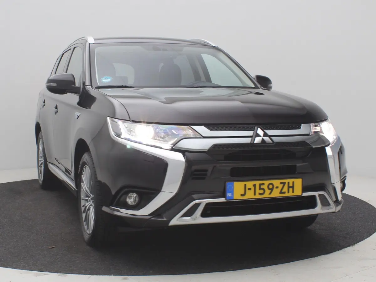 2.4 PHEV Pure / Stoelverwarming / Navigatie via Android Auto/Apple Carplay / Cruise Control / Achteruit Rij Camera / Trekhaak / 1500 kg Trekgewicht / Dealeronderhouden / / Stoelverwarming / 