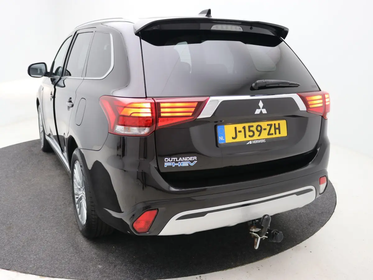 2.4 PHEV Pure / Stoelverwarming / Navigatie via Android Auto/Apple Carplay / Cruise Control / Achteruit Rij Camera / Trekhaak / 1500 kg Trekgewicht / Dealeronderhouden / / Stoelverwarming / 