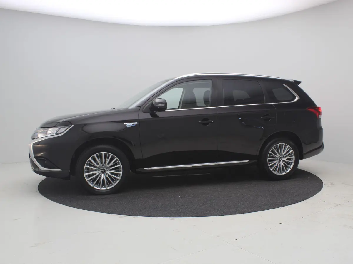 2.4 PHEV Pure / Stoelverwarming / Navigatie via Android Auto/Apple Carplay / Cruise Control / Achteruit Rij Camera / Trekhaak / 1500 kg Trekgewicht / Dealeronderhouden / / Stoelverwarming / 