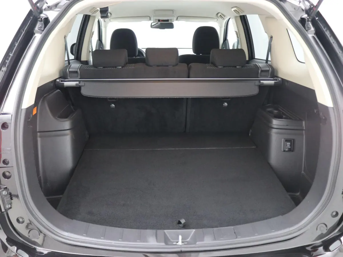 2.4 PHEV Pure / Stoelverwarming / Navigatie via Android Auto/Apple Carplay / Cruise Control / Achteruit Rij Camera / Trekhaak / 1500 kg Trekgewicht / Dealeronderhouden / / Stoelverwarming / 