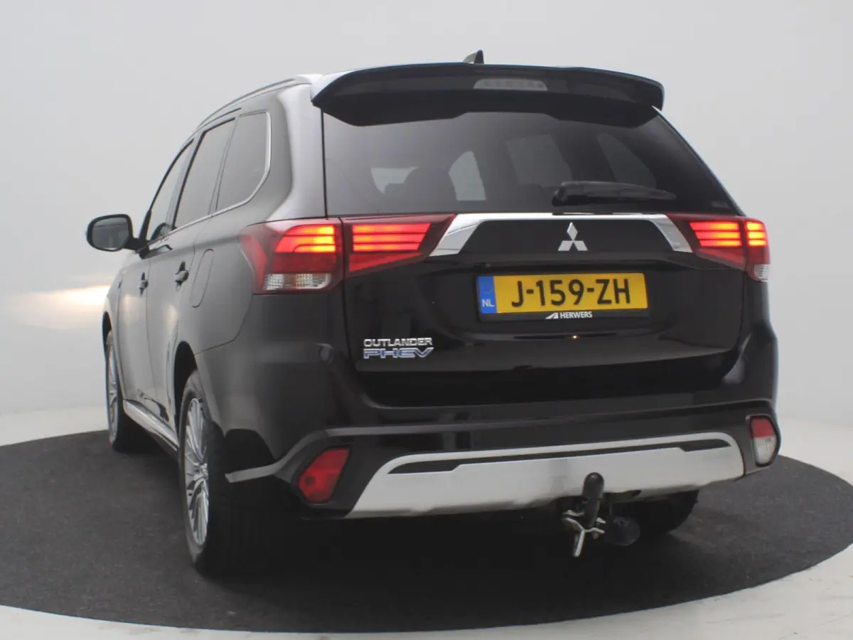 2.4 PHEV Pure / Stoelverwarming / Navigatie via Android Auto/Apple Carplay / Cruise Control / Achteruit Rij Camera / Trekhaak / 1500 kg Trekgewicht / Dealeronderhouden / / Stoelverwarming / 