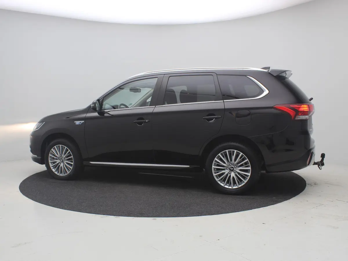 2.4 PHEV Pure / Stoelverwarming / Navigatie via Android Auto/Apple Carplay / Cruise Control / Achteruit Rij Camera / Trekhaak / 1500 kg Trekgewicht / Dealeronderhouden / / Stoelverwarming / 