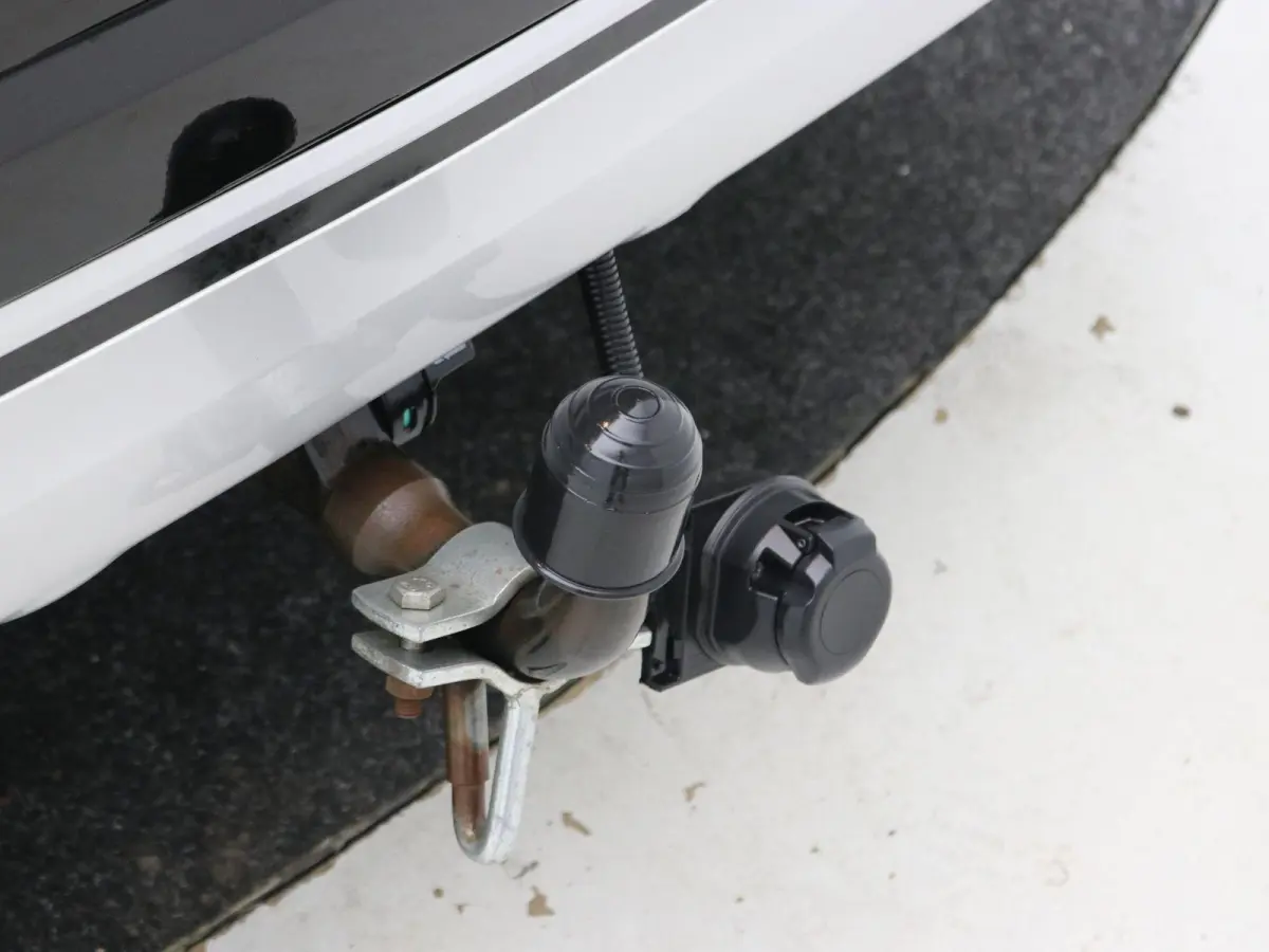 2.4 PHEV Pure / Stoelverwarming / Navigatie via Android Auto/Apple Carplay / Cruise Control / Achteruit Rij Camera / Trekhaak / 1500 kg Trekgewicht / Dealeronderhouden / / Stoelverwarming / 