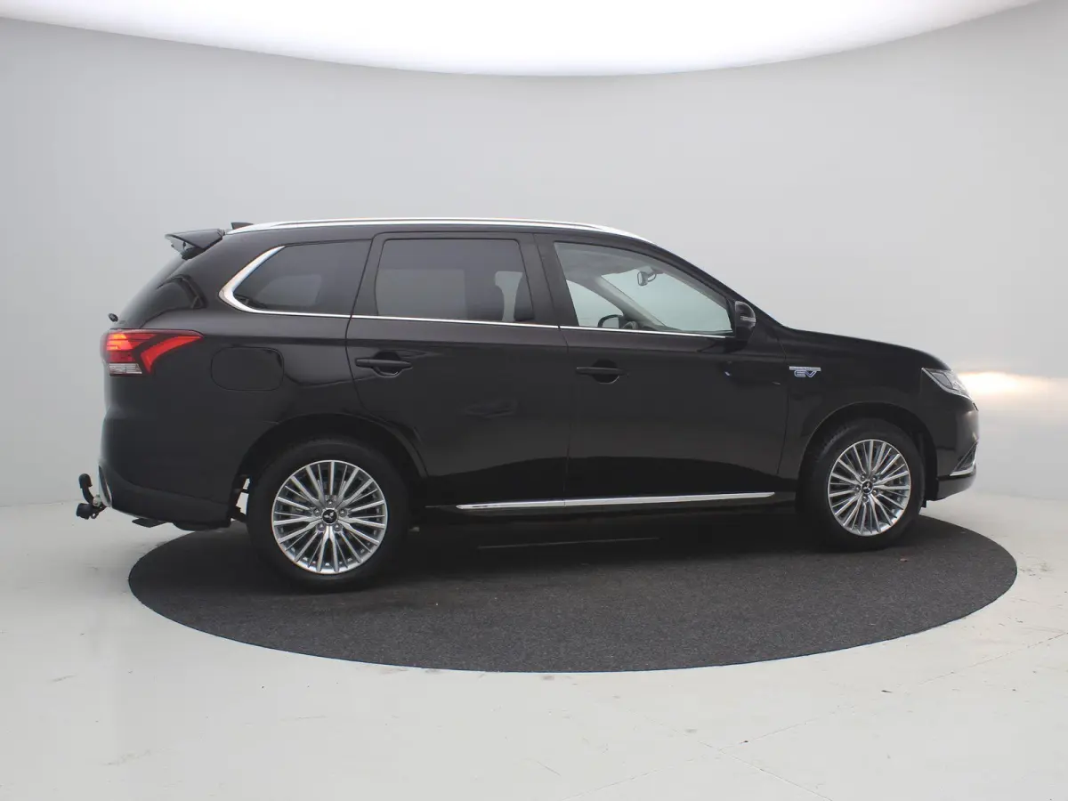 2.4 PHEV Pure / Stoelverwarming / Navigatie via Android Auto/Apple Carplay / Cruise Control / Achteruit Rij Camera / Trekhaak / 1500 kg Trekgewicht / Dealeronderhouden / / Stoelverwarming / 