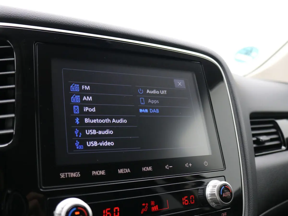 2.4 PHEV Pure / Stoelverwarming / Navigatie via Android Auto/Apple Carplay / Cruise Control / Achteruit Rij Camera / Trekhaak / 1500 kg Trekgewicht / Dealeronderhouden / / Stoelverwarming / 