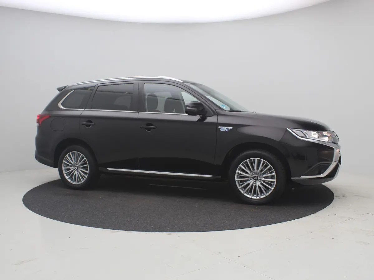 2.4 PHEV Pure / Stoelverwarming / Navigatie via Android Auto/Apple Carplay / Cruise Control / Achteruit Rij Camera / Trekhaak / 1500 kg Trekgewicht / Dealeronderhouden / / Stoelverwarming / 