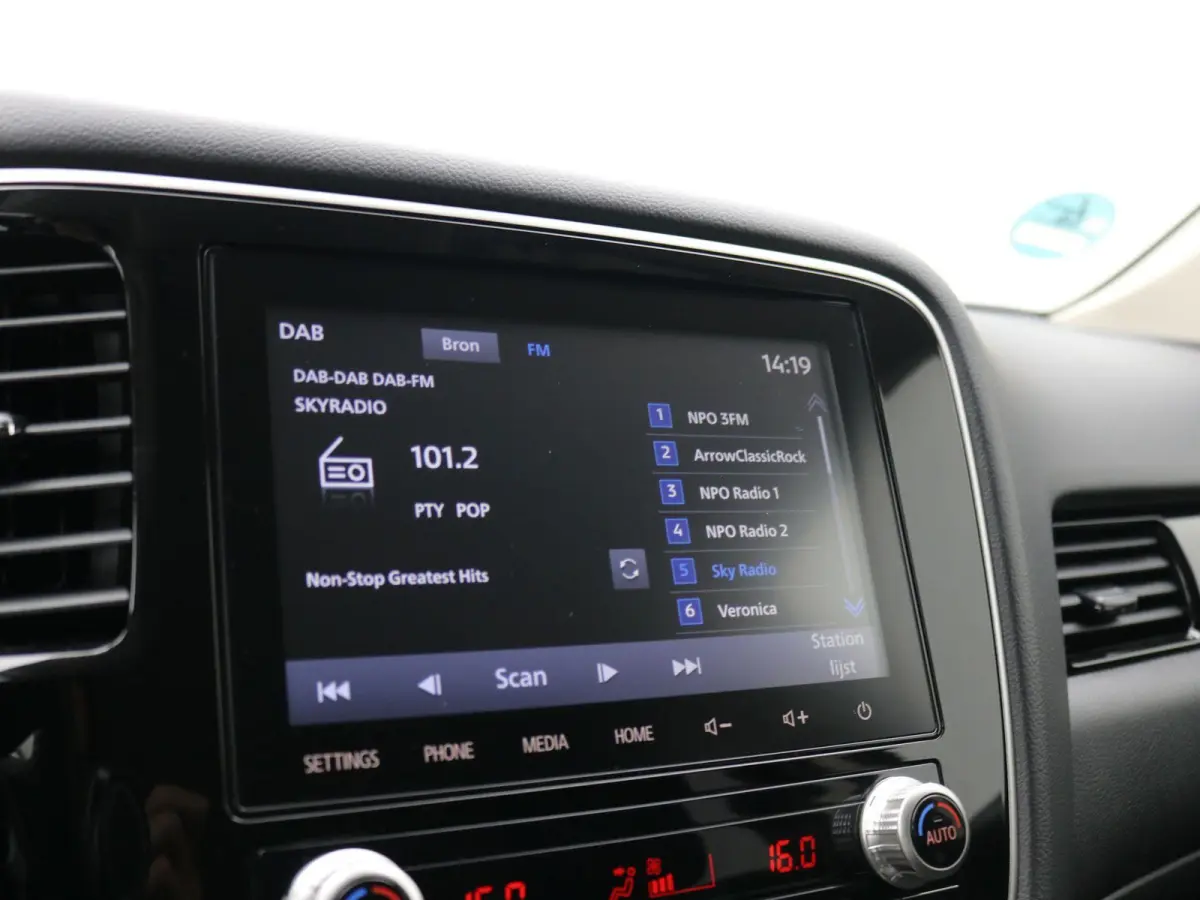 2.4 PHEV Pure / Stoelverwarming / Navigatie via Android Auto/Apple Carplay / Cruise Control / Achteruit Rij Camera / Trekhaak / 1500 kg Trekgewicht / Dealeronderhouden / / Stoelverwarming / 