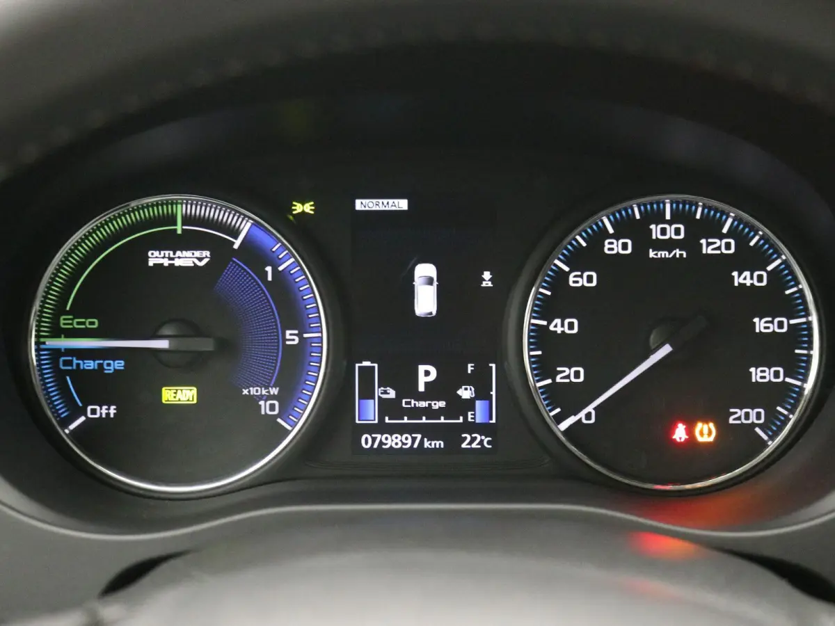 2.4 PHEV Pure / Stoelverwarming / Navigatie via Android Auto/Apple Carplay / Cruise Control / Achteruit Rij Camera / Trekhaak / 1500 kg Trekgewicht / Dealeronderhouden / / Stoelverwarming / 