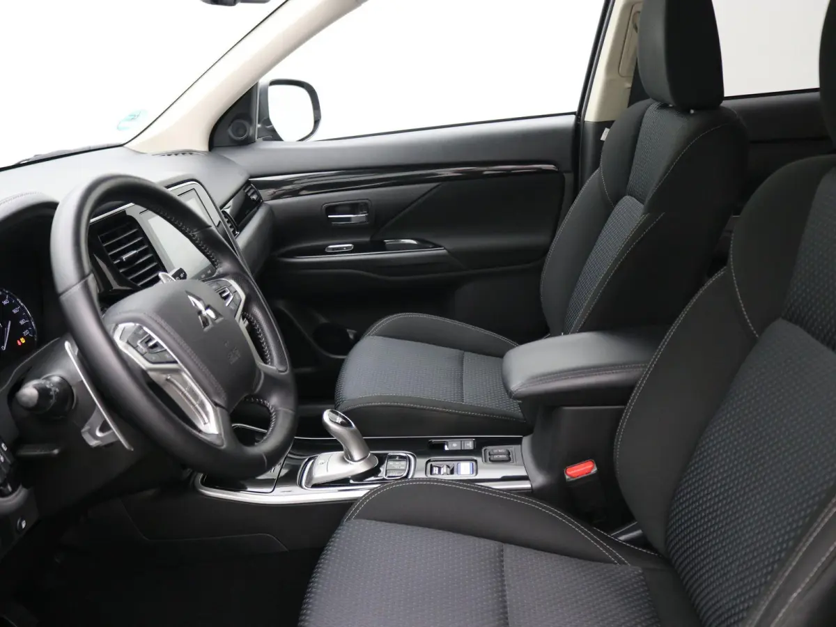 2.4 PHEV Pure / Stoelverwarming / Navigatie via Android Auto/Apple Carplay / Cruise Control / Achteruit Rij Camera / Trekhaak / 1500 kg Trekgewicht / Dealeronderhouden / / Stoelverwarming / 