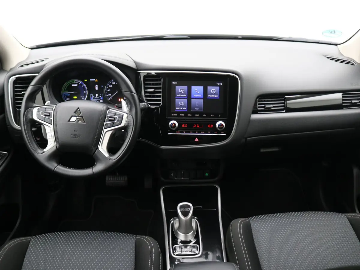 2.4 PHEV Pure / Stoelverwarming / Navigatie via Android Auto/Apple Carplay / Cruise Control / Achteruit Rij Camera / Trekhaak / 1500 kg Trekgewicht / Dealeronderhouden / / Stoelverwarming / 