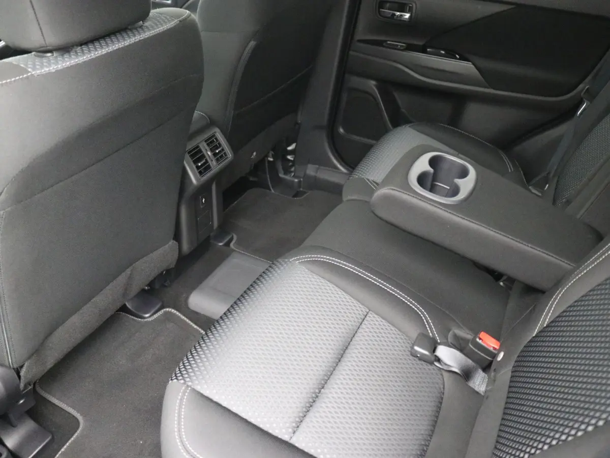 2.4 PHEV Pure / Stoelverwarming / Navigatie via Android Auto/Apple Carplay / Cruise Control / Achteruit Rij Camera / Trekhaak / 1500 kg Trekgewicht / Dealeronderhouden / / Stoelverwarming / 