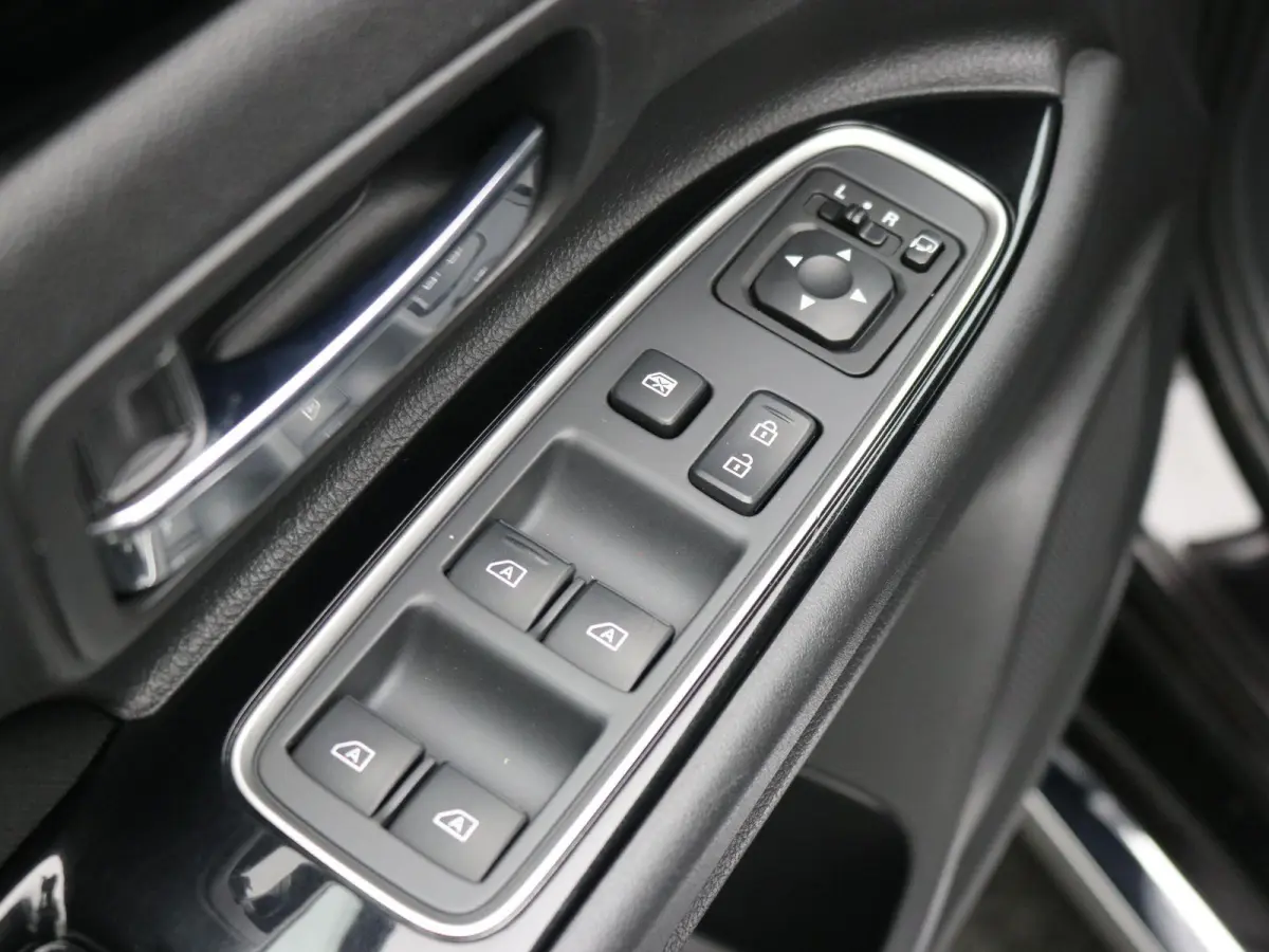 2.4 PHEV Pure / Stoelverwarming / Navigatie via Android Auto/Apple Carplay / Cruise Control / Achteruit Rij Camera / Trekhaak / 1500 kg Trekgewicht / Dealeronderhouden / / Stoelverwarming / 