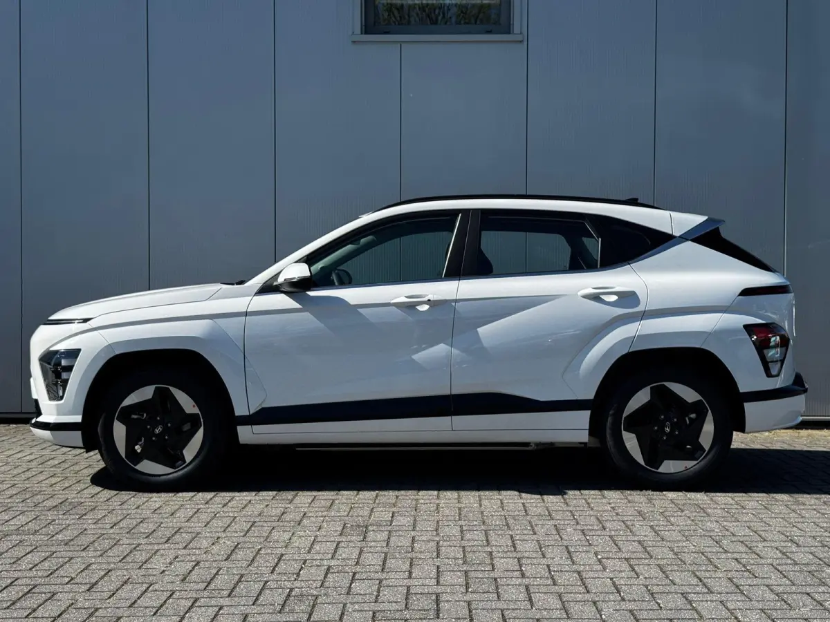 Comfort 64.8 kWh / € 4.000,- voordeel op nieuwprijs / Rijklaarprijs / Direct Leverbaar / Navigatie / 5 Jaar Fabrieks garantie /