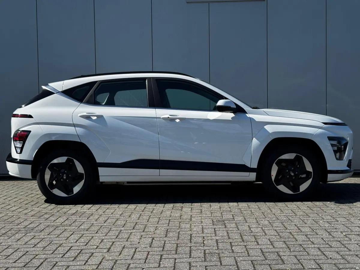Comfort 64.8 kWh / € 4.000,- voordeel op nieuwprijs / Rijklaarprijs / Direct Leverbaar / Navigatie / 5 Jaar Fabrieks garantie /